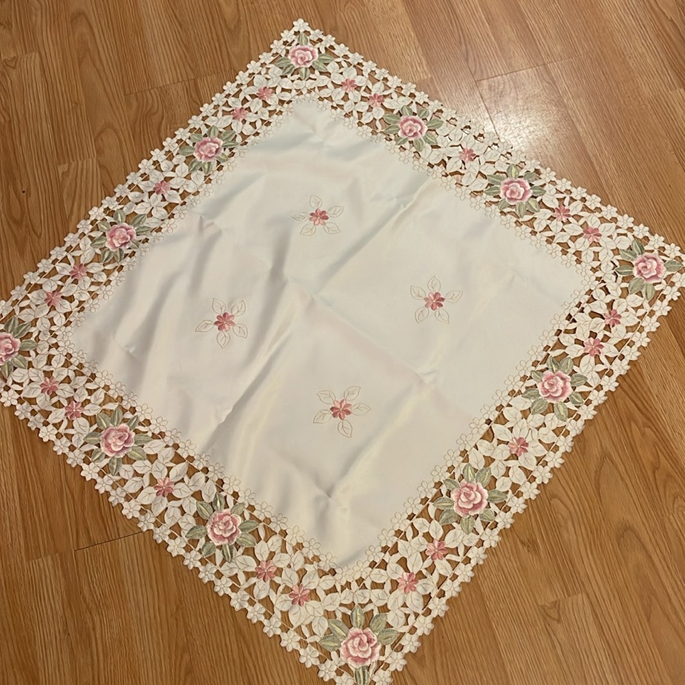 Pink Floral Table Topper - Picture 2 of 4